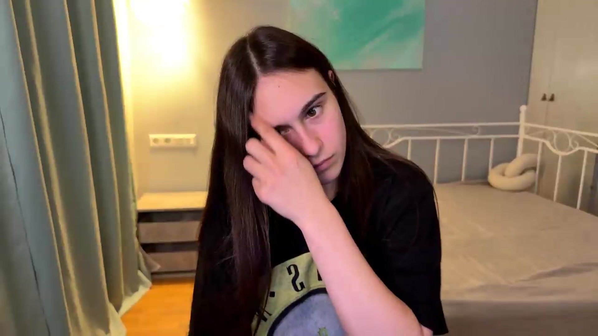 Gallery image thumbnail from ulohu's myfreecams stream on, 06/18/2026, 21:01 image 8 of 20