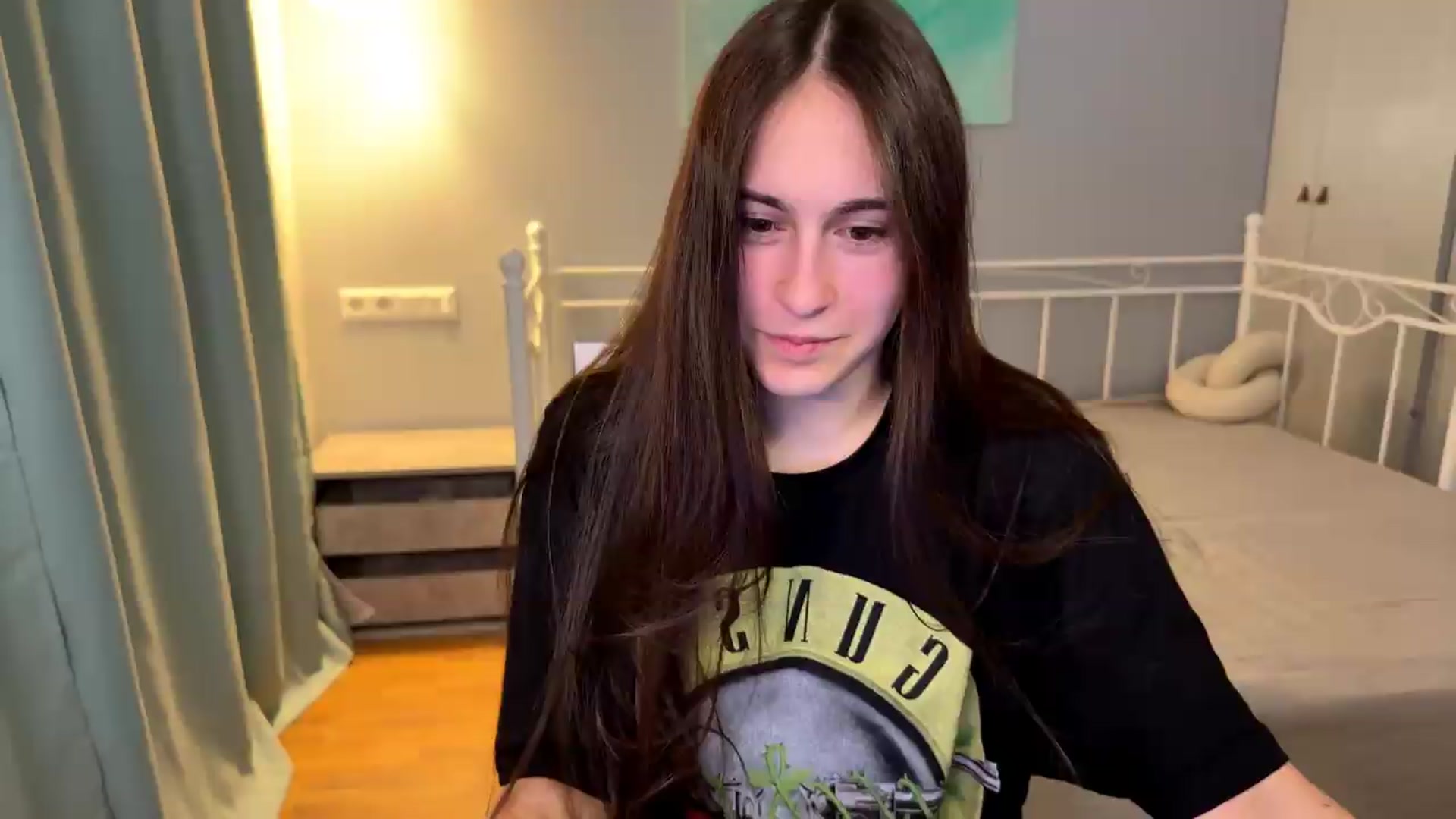 Gallery image thumbnail from ulohu's myfreecams stream on, 06/18/2026, 23:12 image 13 of 20