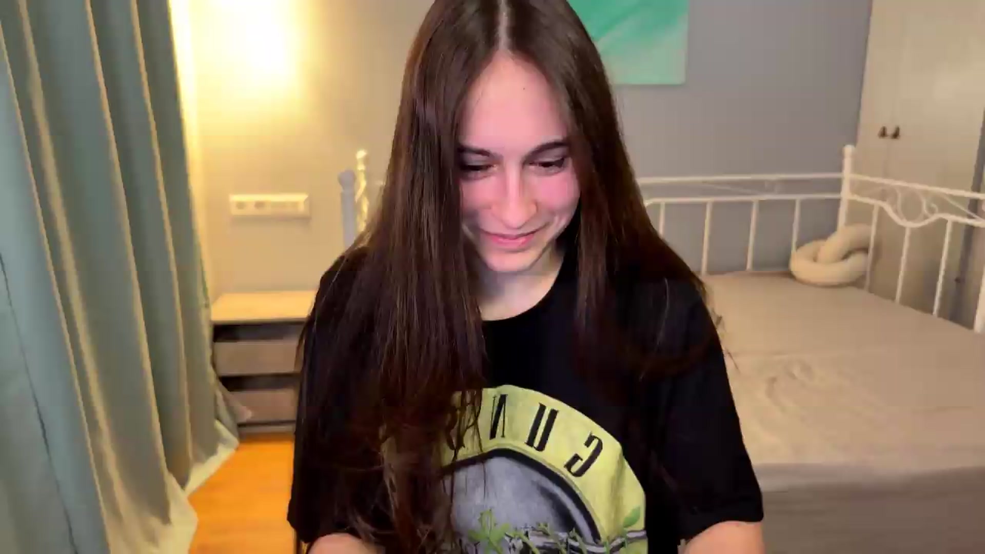 Gallery image thumbnail from ulohu's myfreecams stream on, 06/18/2026, 23:12 image 12 of 20