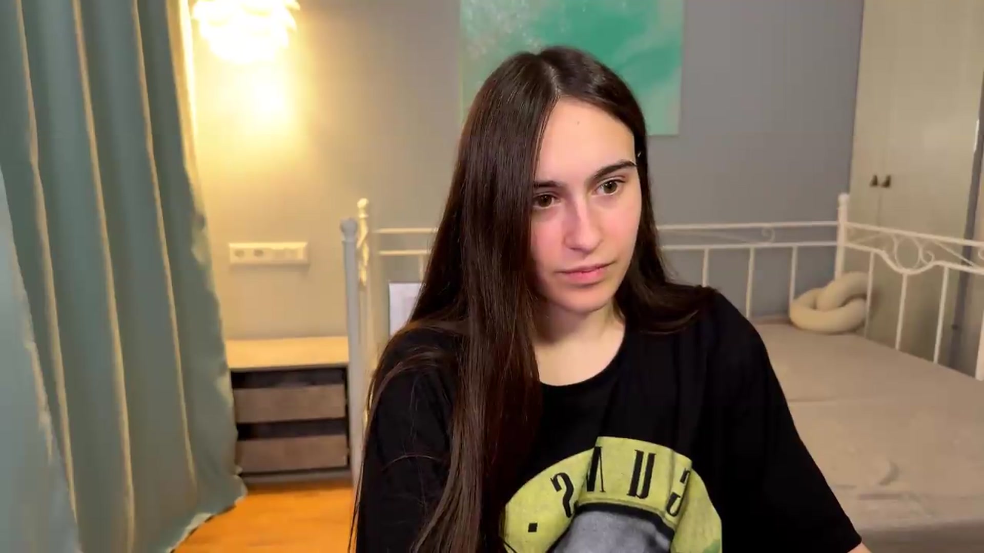 Gallery image thumbnail from ulohu's myfreecams stream on, 06/19/2026, 23:34 image 5 of 20