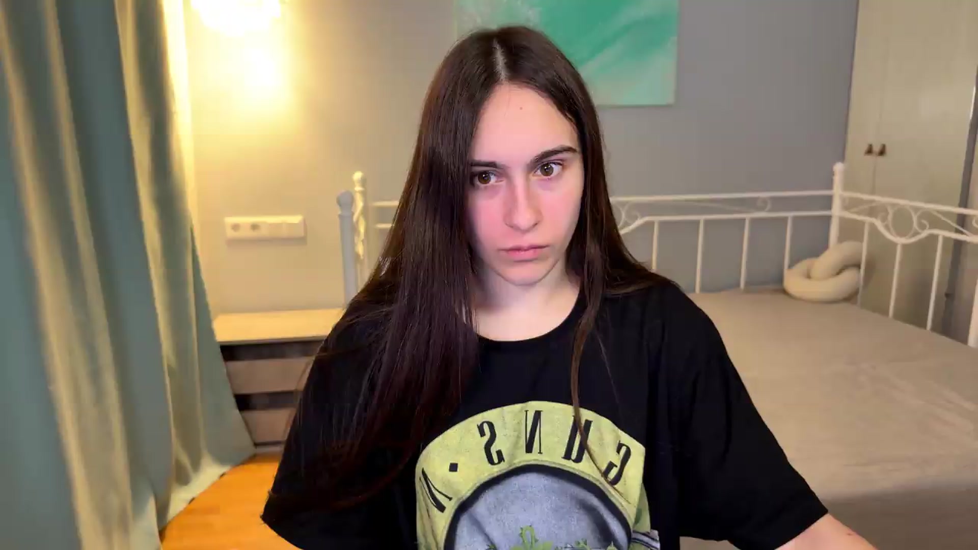 Gallery image thumbnail from ulohu's myfreecams stream on, 06/20/2026, 21:06 image 13 of 20