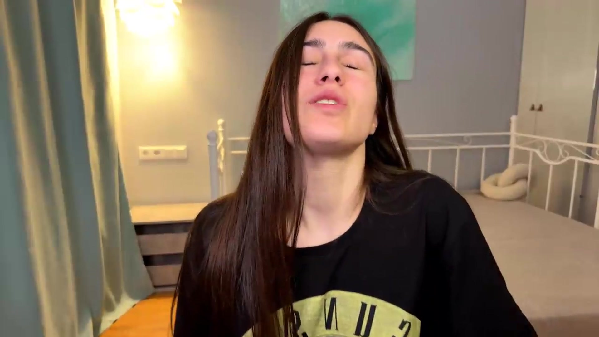 Gallery image thumbnail from ulohu's myfreecams stream on, 06/20/2026, 23:58 image 9 of 20
