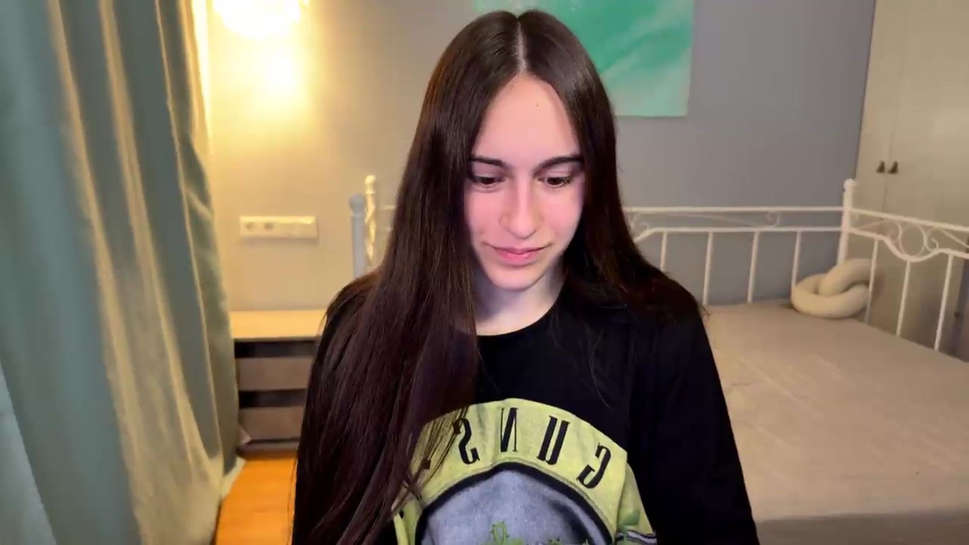 Gallery image thumbnail from ulohu's myfreecams stream on, 06/21/2026, 22:06 image 15 of 20
