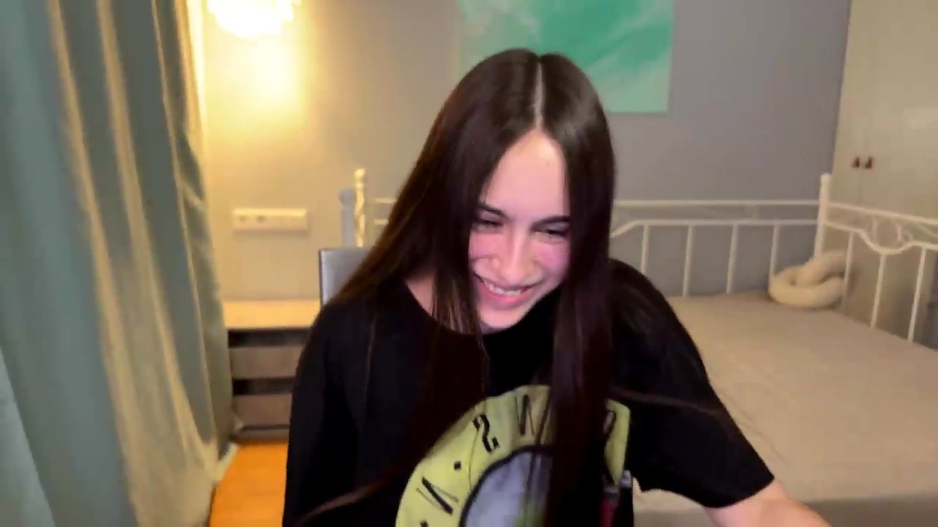 Gallery image thumbnail from ulohu's myfreecams stream on, 06/21/2026, 22:06 image 14 of 20