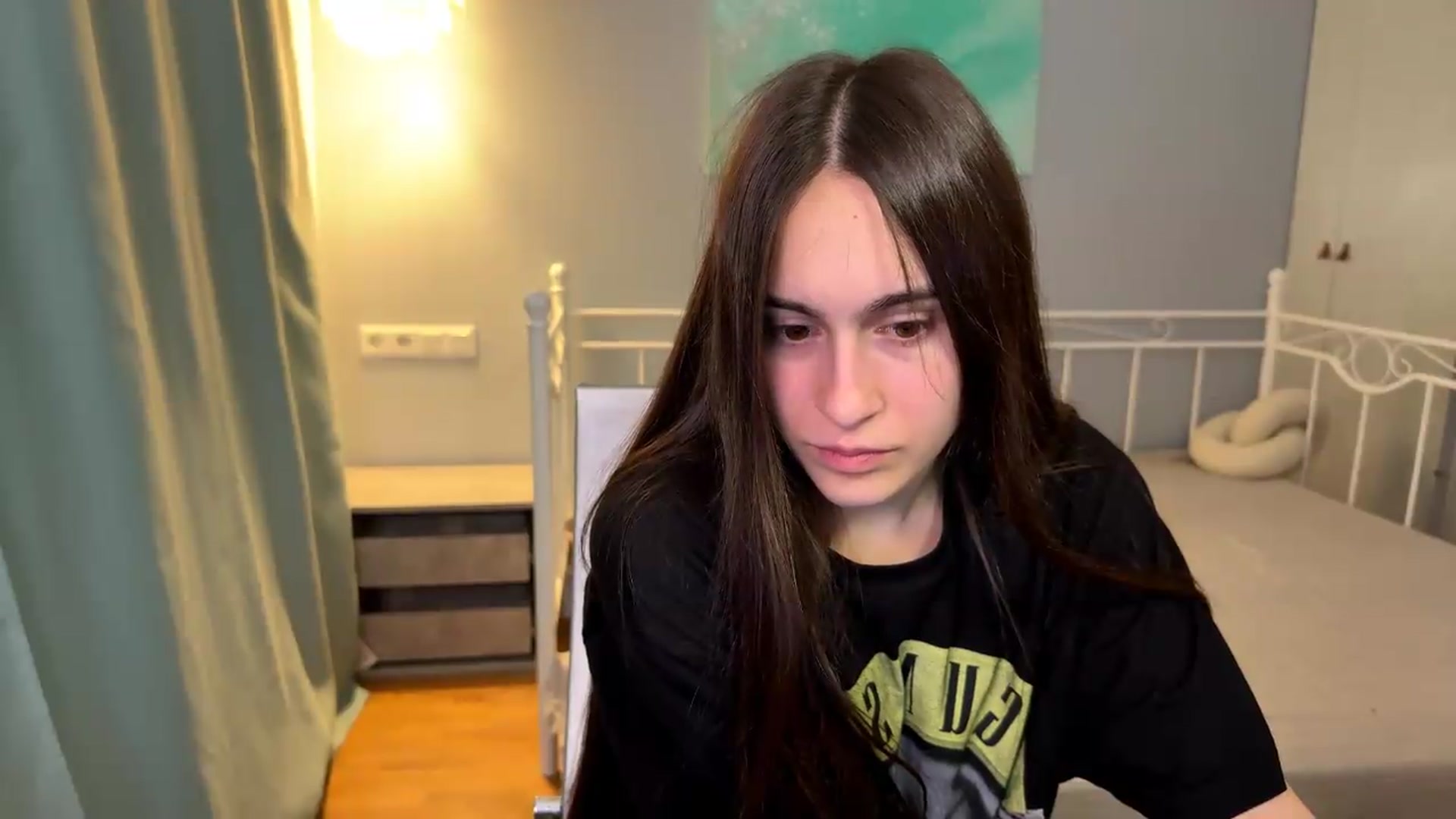 Gallery image thumbnail from ulohu's myfreecams stream on, 06/21/2026, 22:06 image 19 of 20