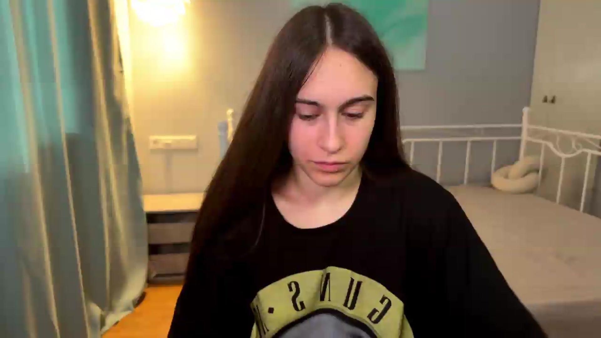 Gallery image thumbnail from ulohu's myfreecams stream on, 06/22/2026, 14:46 image 4 of 20