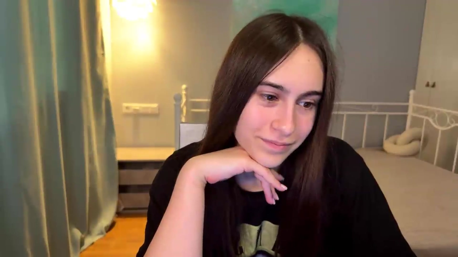 Gallery image thumbnail from ulohu's myfreecams stream on, 06/22/2026, 16:10 image 19 of 20