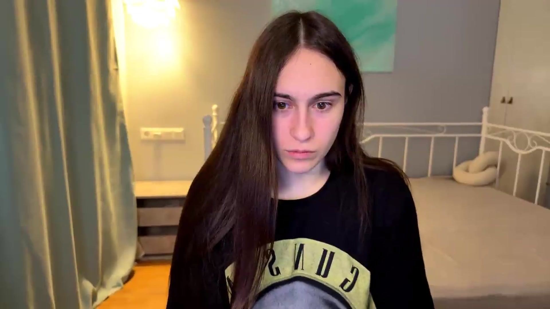 Gallery image thumbnail from ulohu's myfreecams stream on, 06/22/2026, 21:14 image 7 of 20