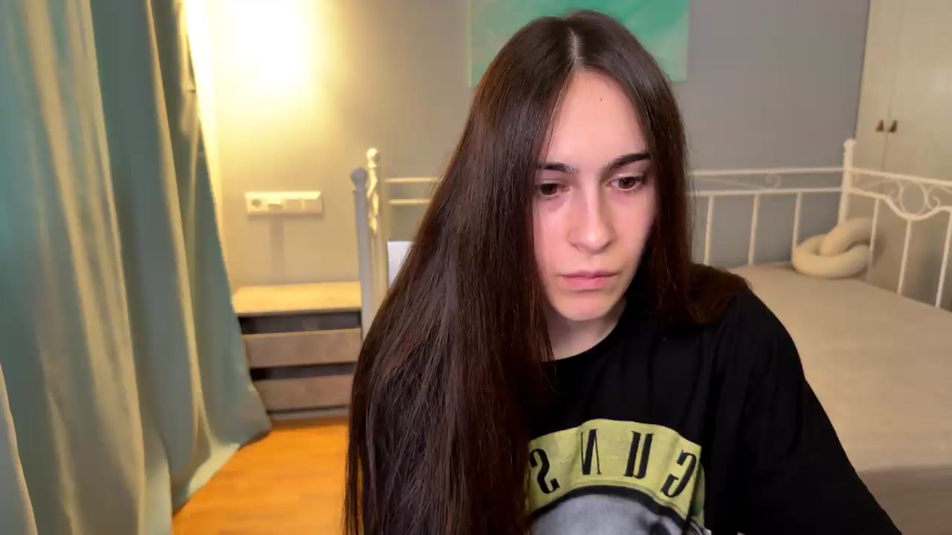 Gallery image thumbnail from ulohu's myfreecams stream on, 06/24/2026, 15:32 image 5 of 20