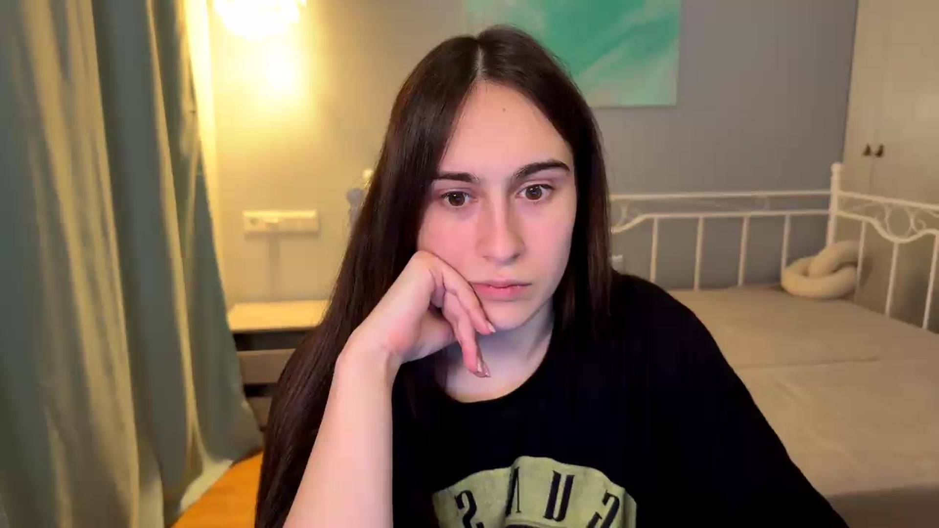 Gallery image thumbnail from ulohu's myfreecams stream on, 06/24/2026, 21:21 image 4 of 20