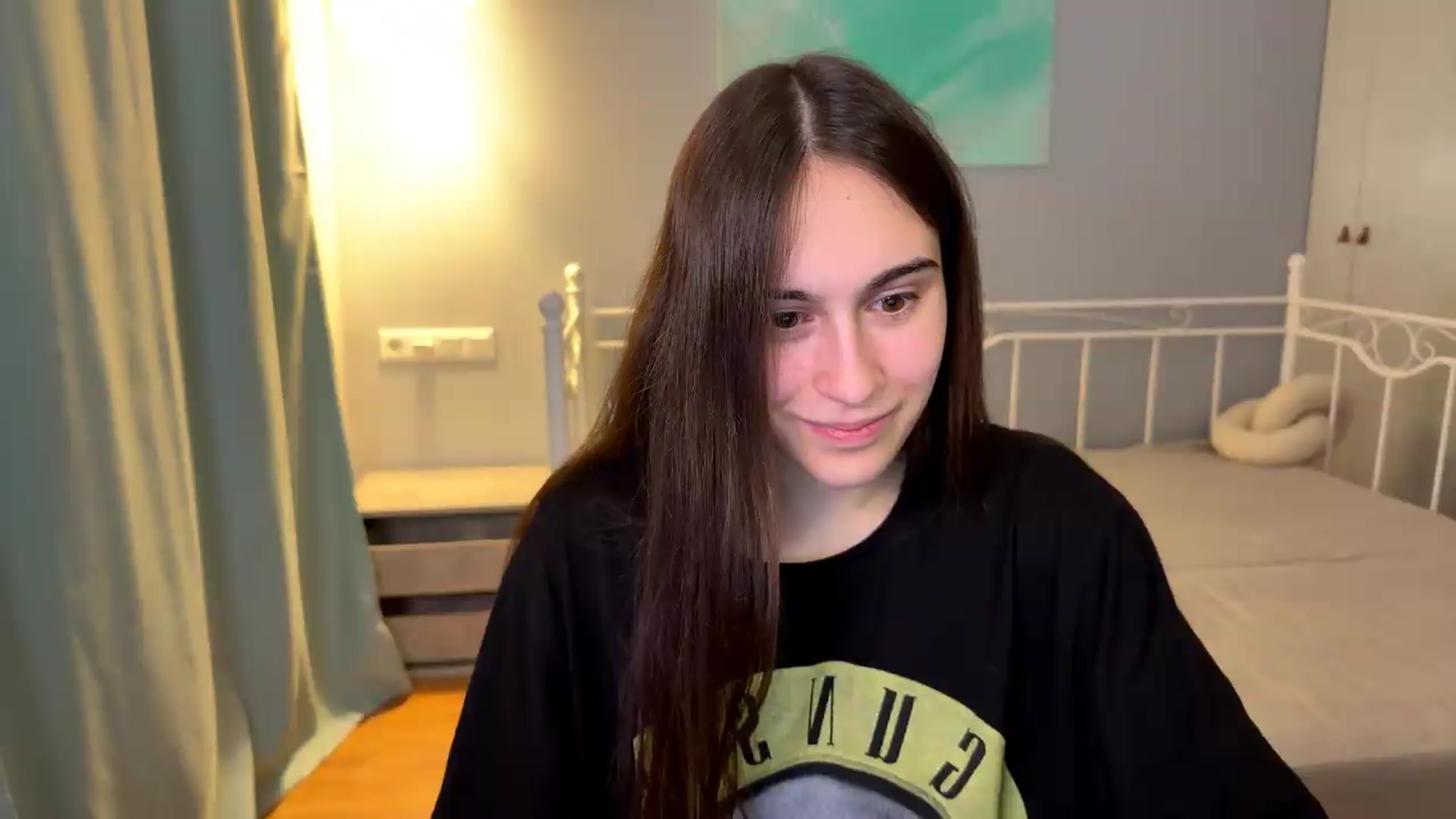 Gallery image thumbnail from ulohu's myfreecams stream on, 06/24/2026, 21:21 image 2 of 20