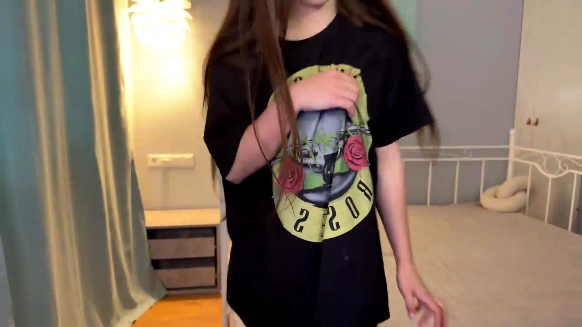 Gallery image thumbnail from ulohu's myfreecams stream on, 06/25/2026, 15:55 image 12 of 20