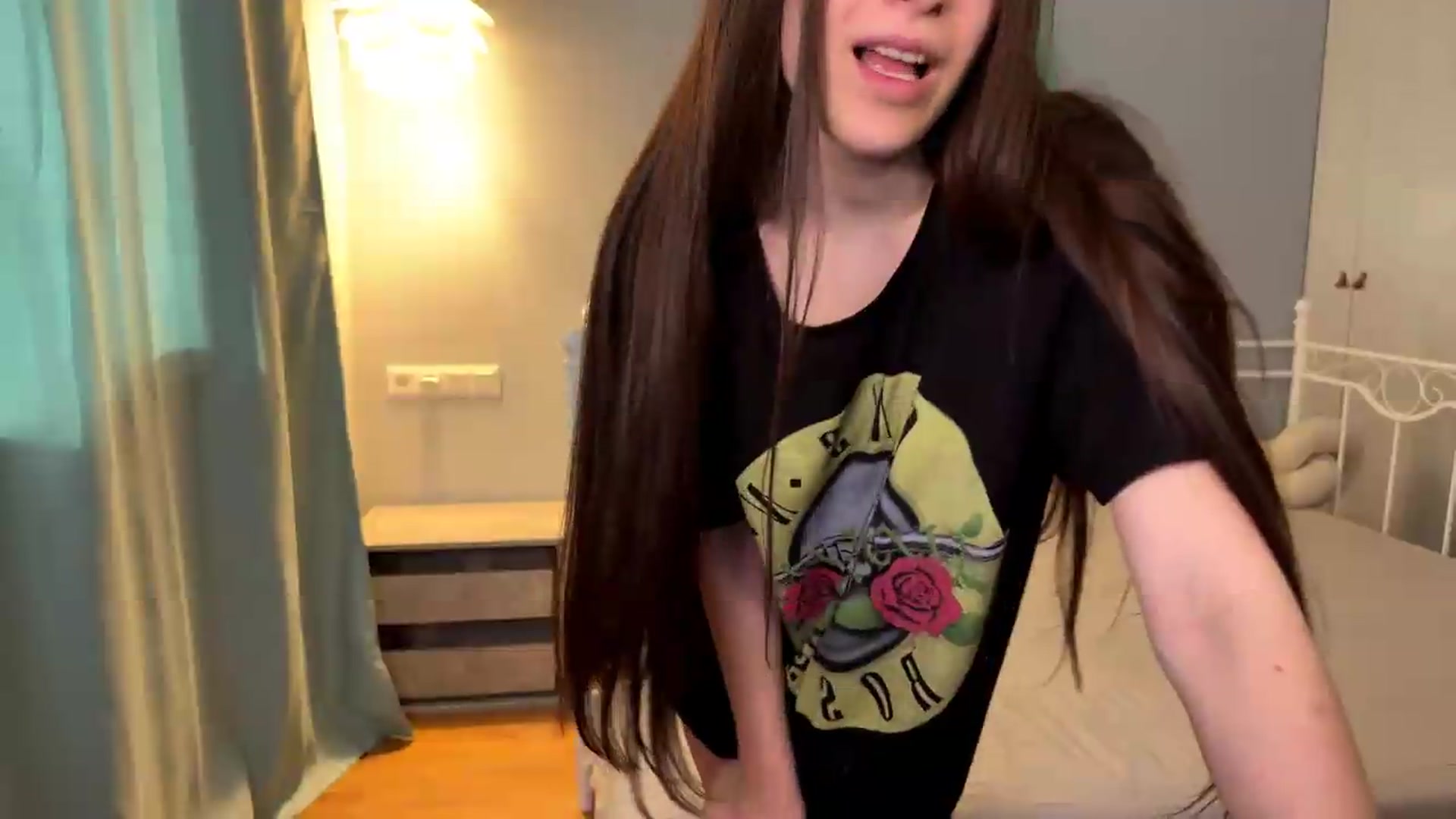 Gallery image thumbnail from ulohu's myfreecams stream on, 06/26/2026, 15:41 image 14 of 20