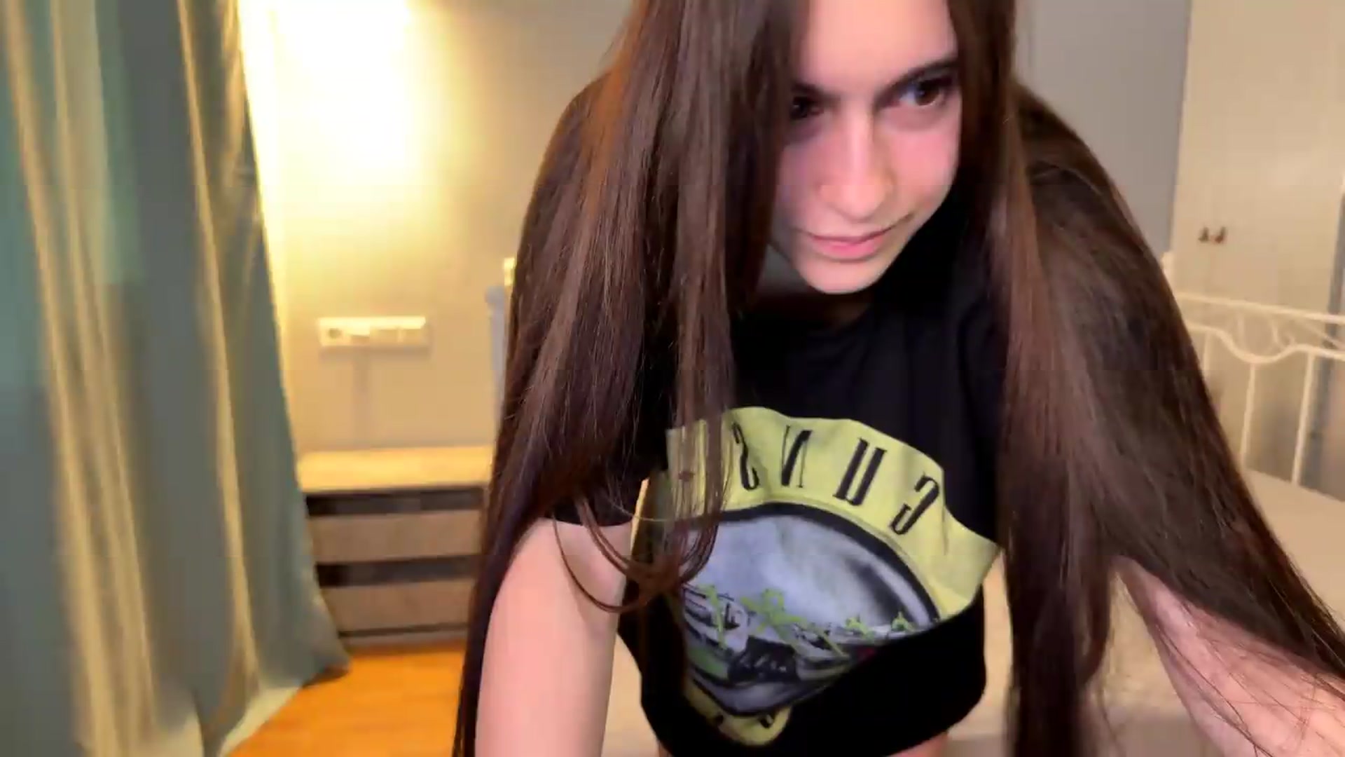 Gallery image thumbnail from ulohu's myfreecams stream on, 06/26/2026, 16:25 image 18 of 20