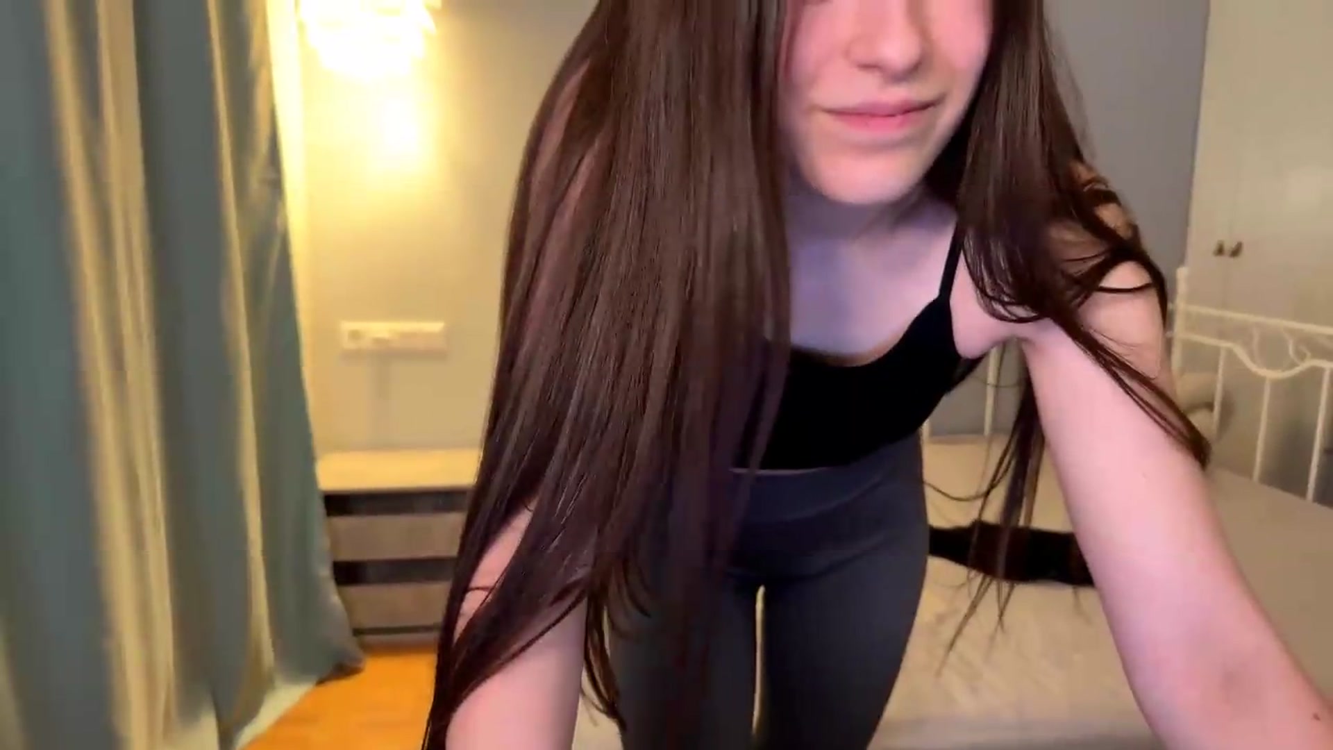 Gallery image thumbnail from ulohu's myfreecams stream on, 06/26/2026, 22:36 image 19 of 20