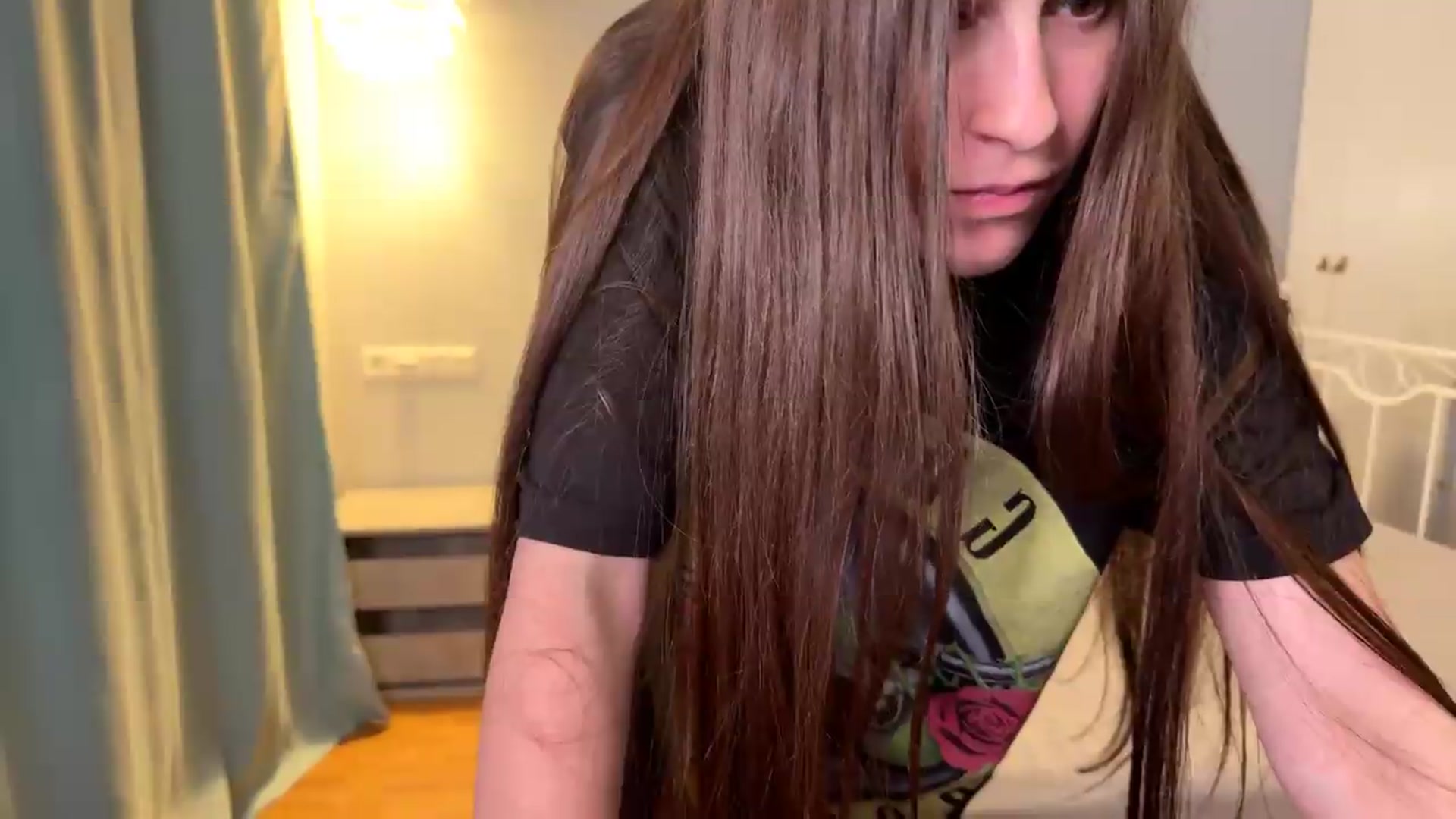 Gallery image thumbnail from ulohu's myfreecams stream on, 06/26/2026, 23:38 image 11 of 20