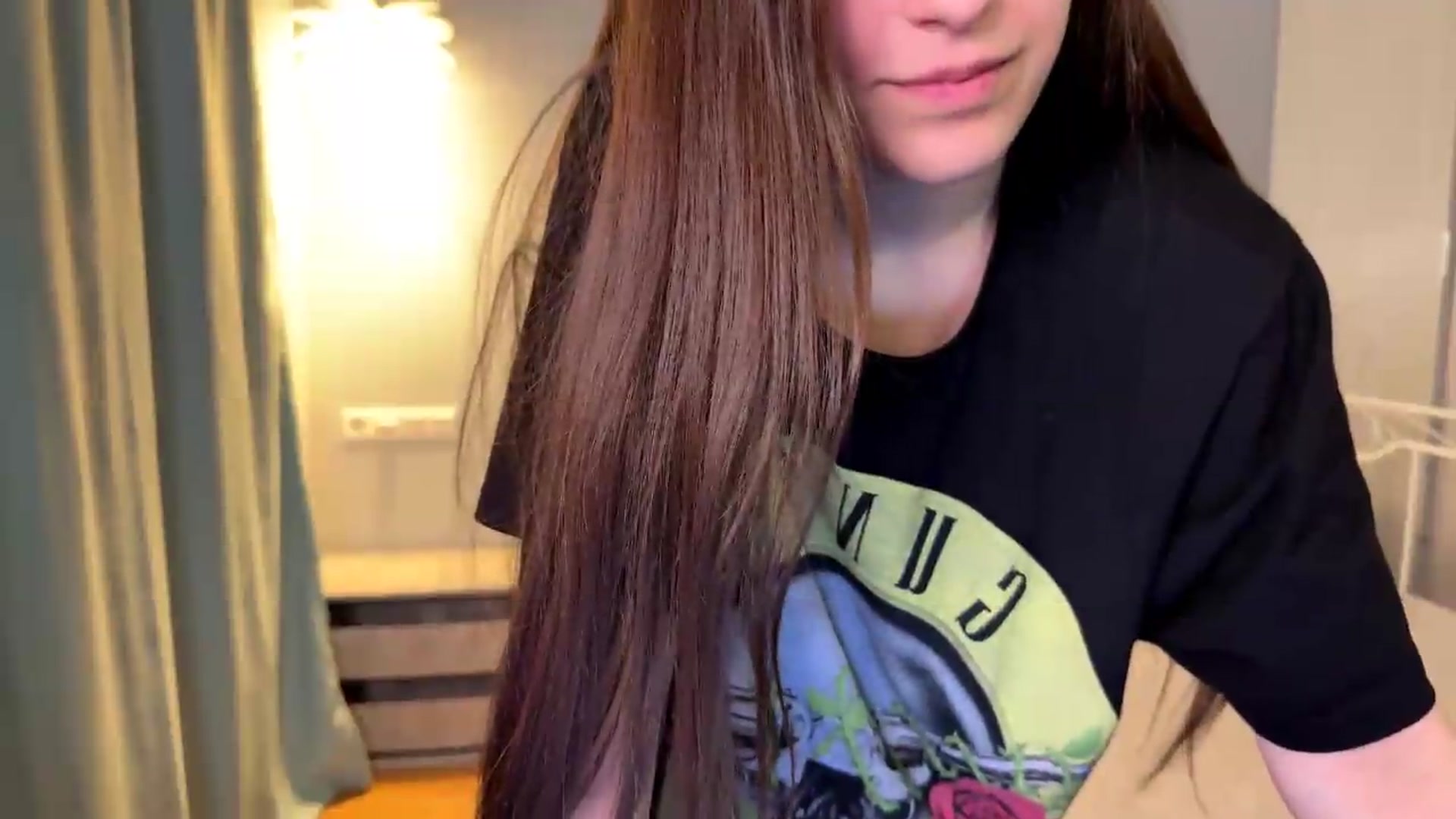 Gallery image thumbnail from ulohu's myfreecams stream on, 06/27/2026, 22:14 image 11 of 20