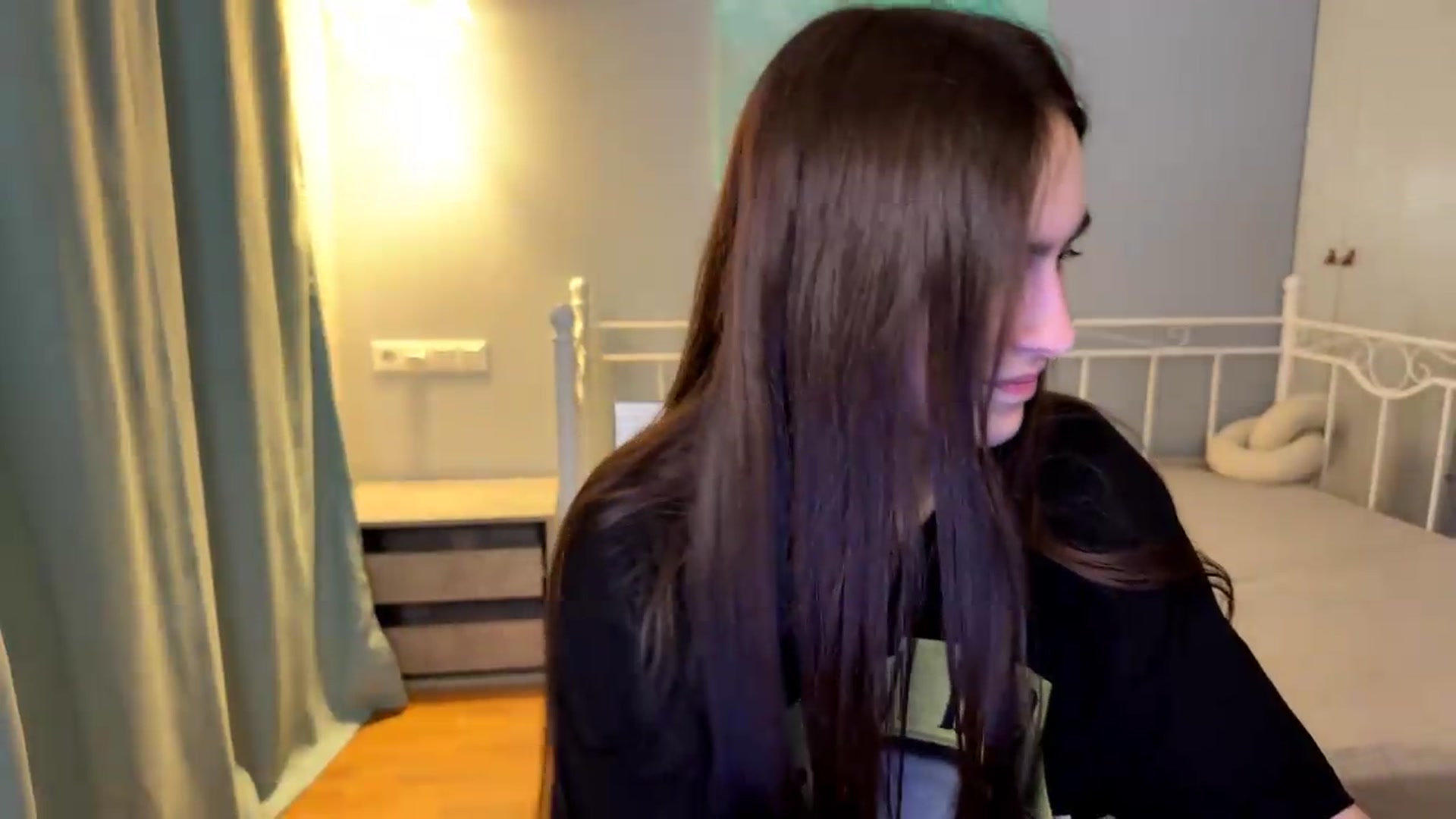 Gallery image thumbnail from ulohu's myfreecams stream on, 06/27/2026, 23:30 image 6 of 20