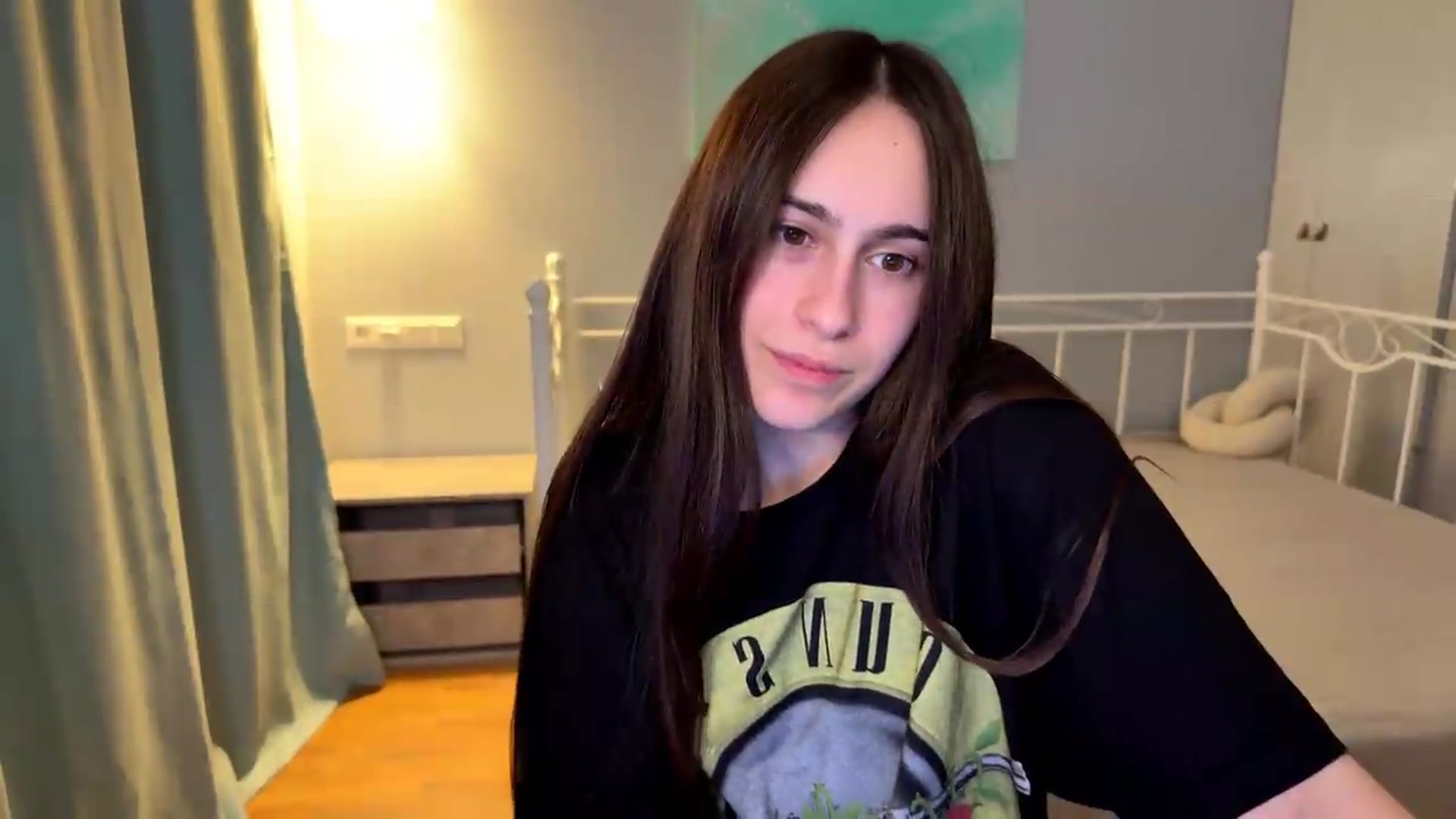 Gallery image thumbnail from ulohu's myfreecams stream on, 06/28/2026, 24:02 image 4 of 20