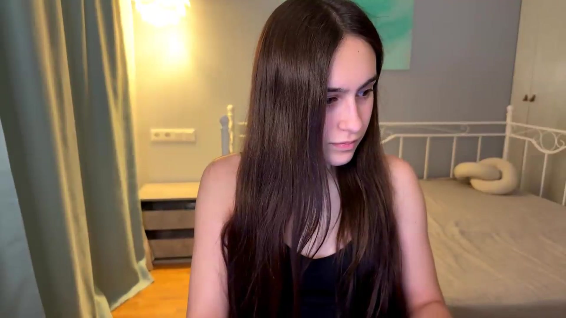 Gallery image thumbnail from ulohu's myfreecams stream on, 06/28/2026, 22:25 image 16 of 20