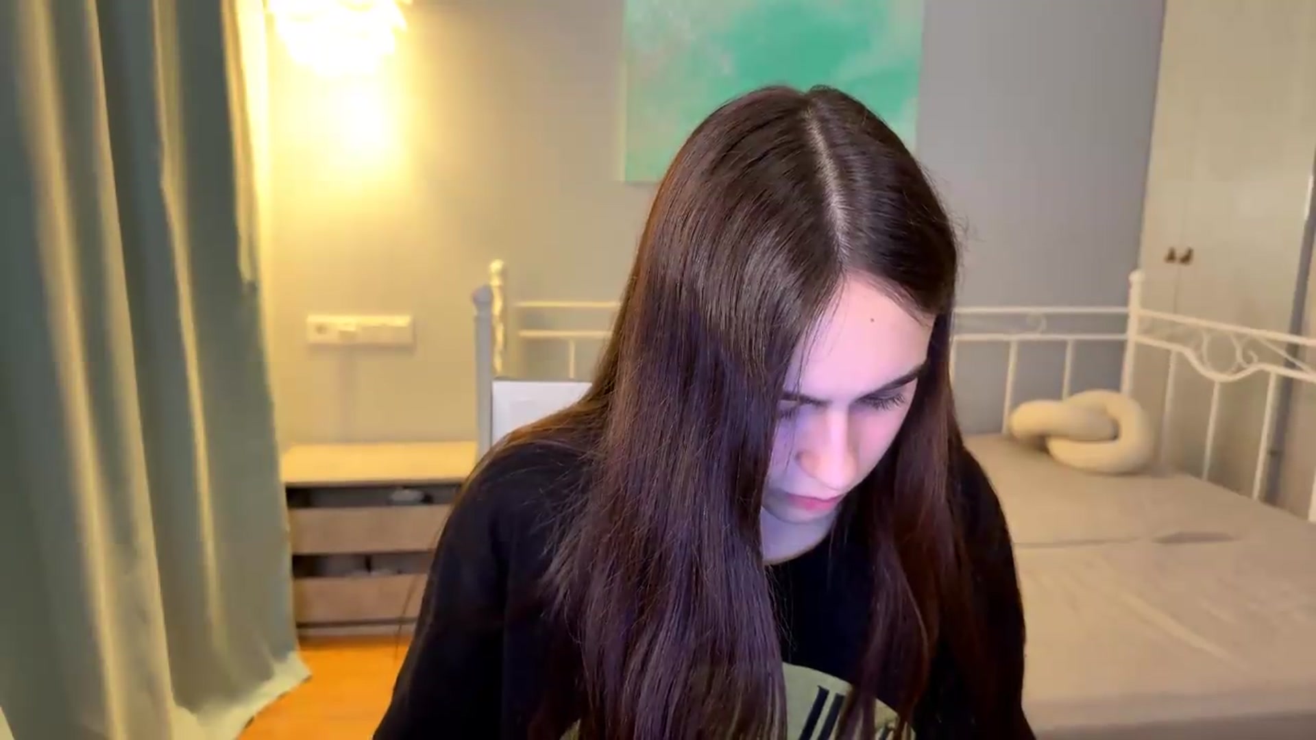 Gallery image thumbnail from ulohu's myfreecams stream on, 06/29/2026, 02:28 image 7 of 20