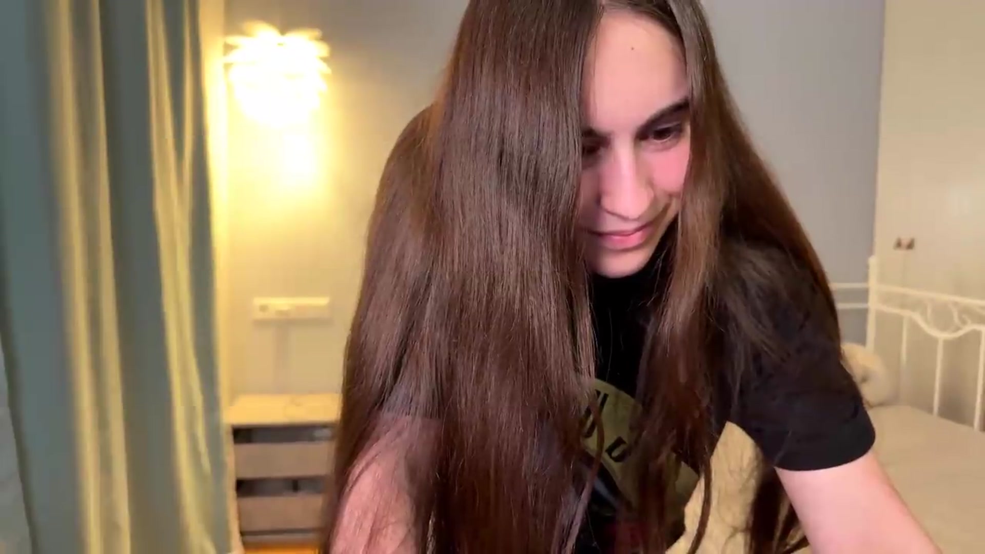 Gallery image thumbnail from ulohu's myfreecams stream on, 06/29/2026, 23:56 image 5 of 20