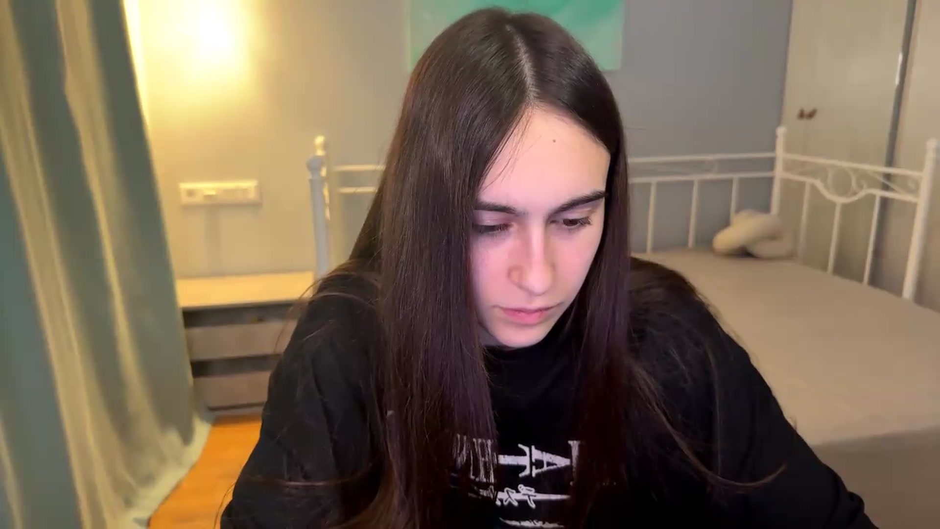 Gallery image thumbnail from ulohu's myfreecams stream on, 07/05/2026, 24:08 image 15 of 20