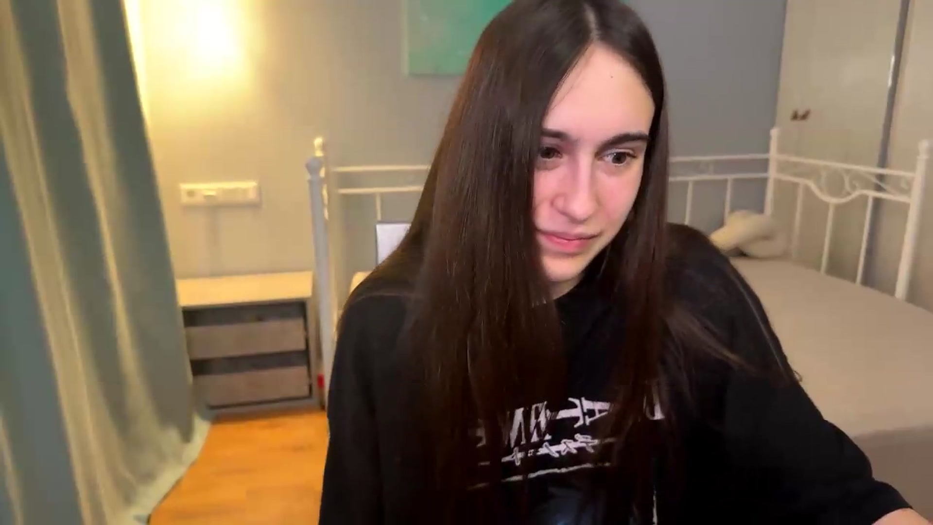 Gallery image thumbnail from ulohu's myfreecams stream on, 07/05/2026, 24:08 image 14 of 20