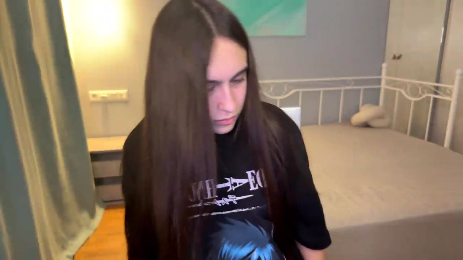 Gallery image thumbnail from ulohu's myfreecams stream on, 07/05/2026, 24:08 image 19 of 20