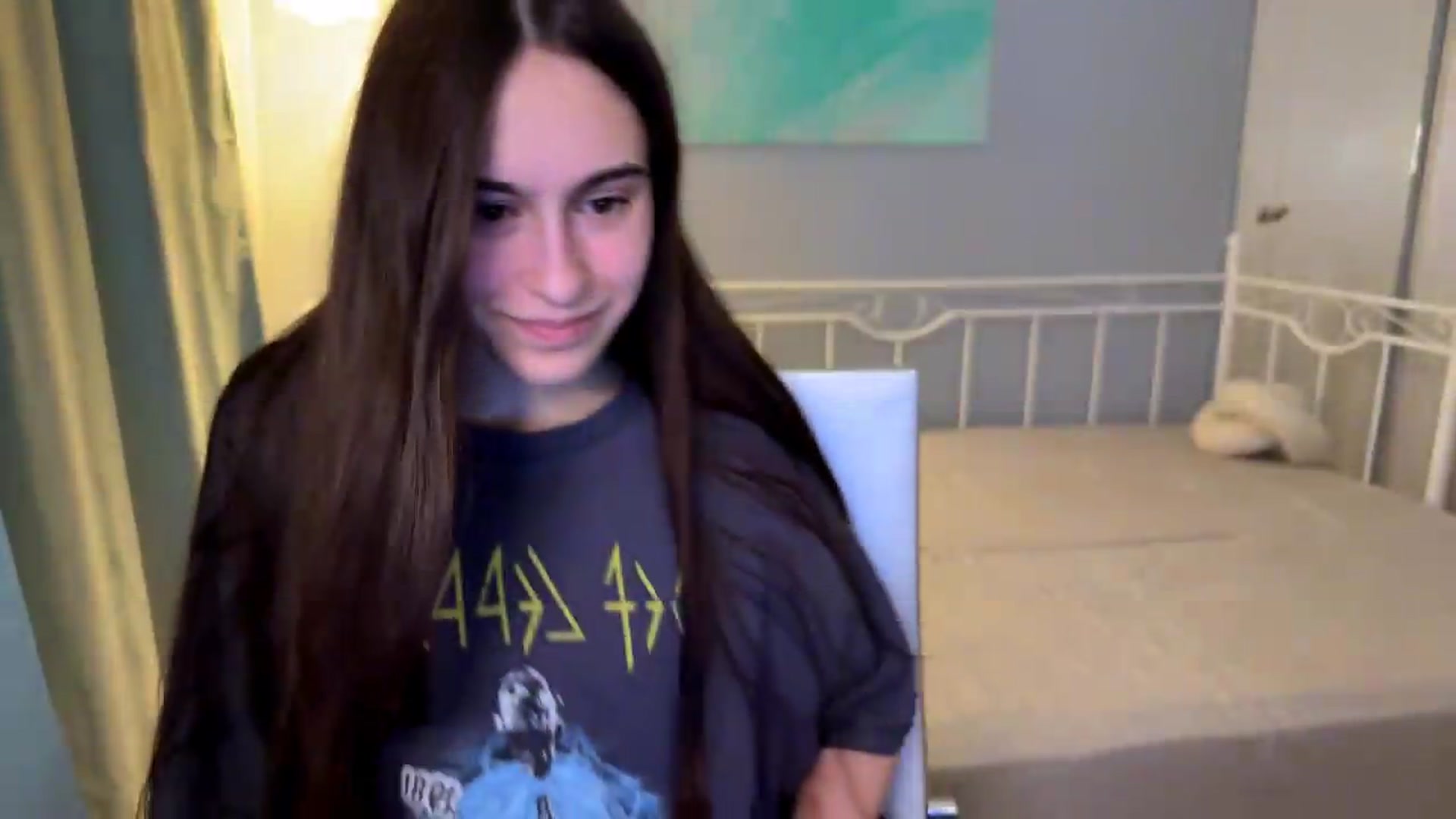 Gallery image thumbnail from ulohu's myfreecams stream on, 07/09/2026, 19:20 image 13 of 20