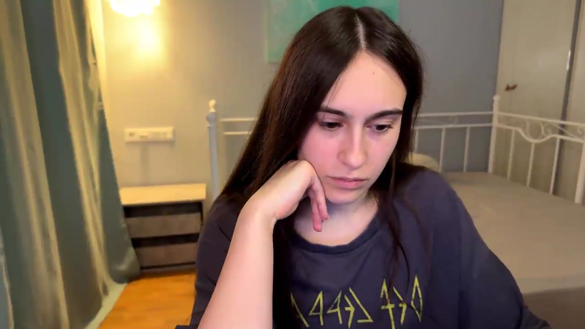 Gallery image thumbnail from ulohu's myfreecams stream on, 07/10/2026, 24:16 image 17 of 20