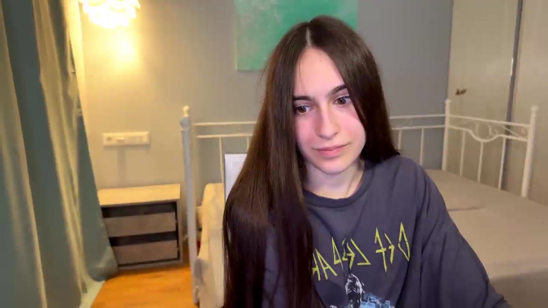 Gallery image thumbnail from ulohu's myfreecams stream on, 07/10/2026, 02:09 image 17 of 20