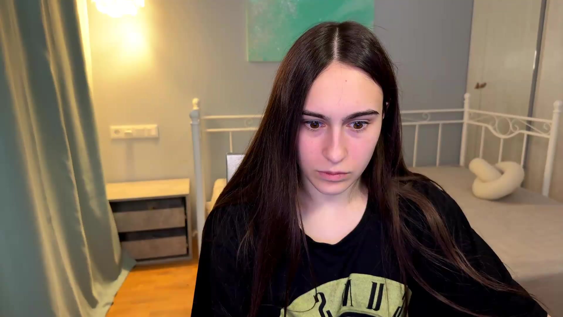 Gallery image thumbnail from ulohu's myfreecams stream on, 07/10/2026, 21:04 image 8 of 20