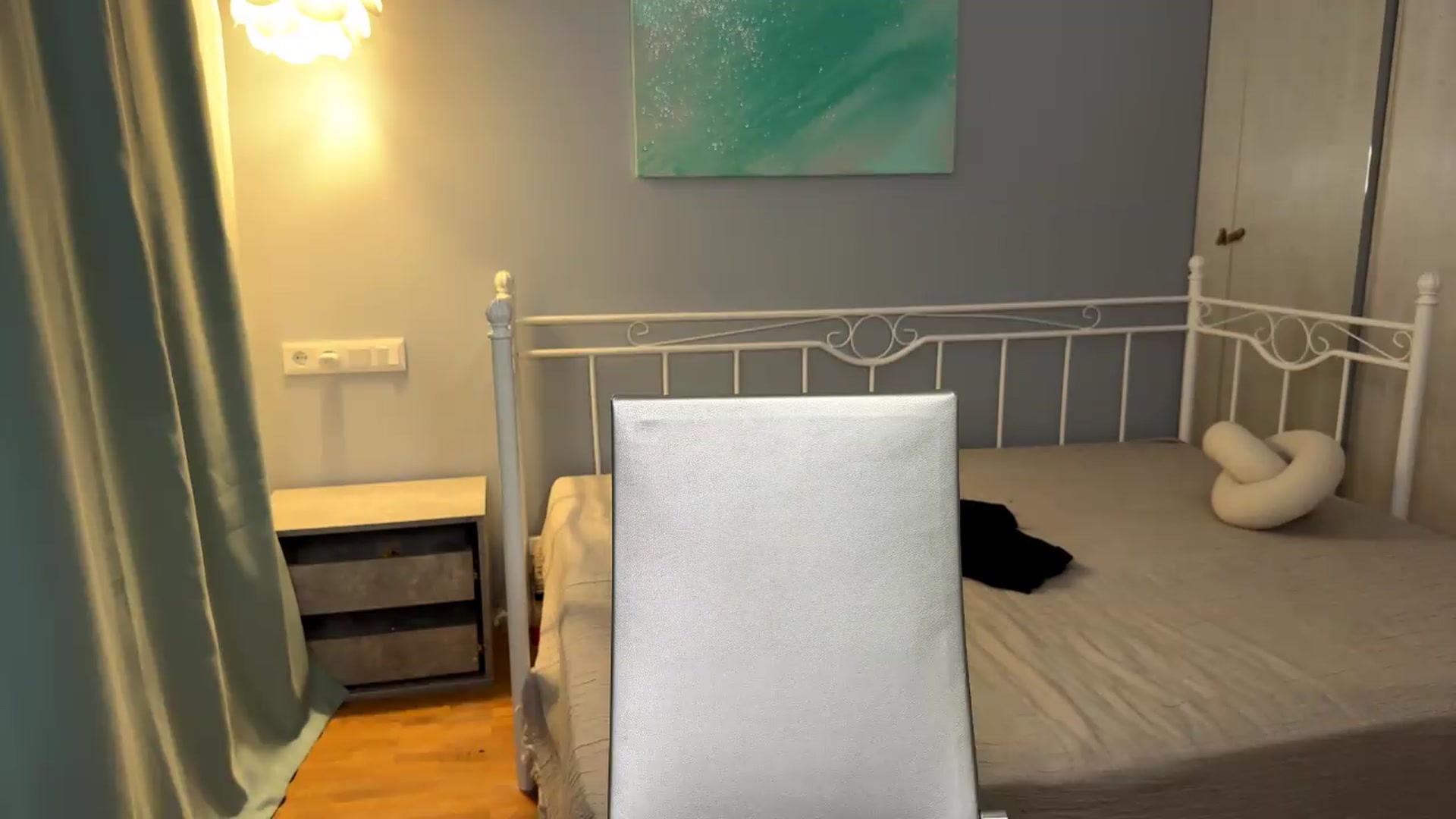 Gallery image thumbnail from ulohu's myfreecams stream on, 07/10/2026, 22:36 image 17 of 20