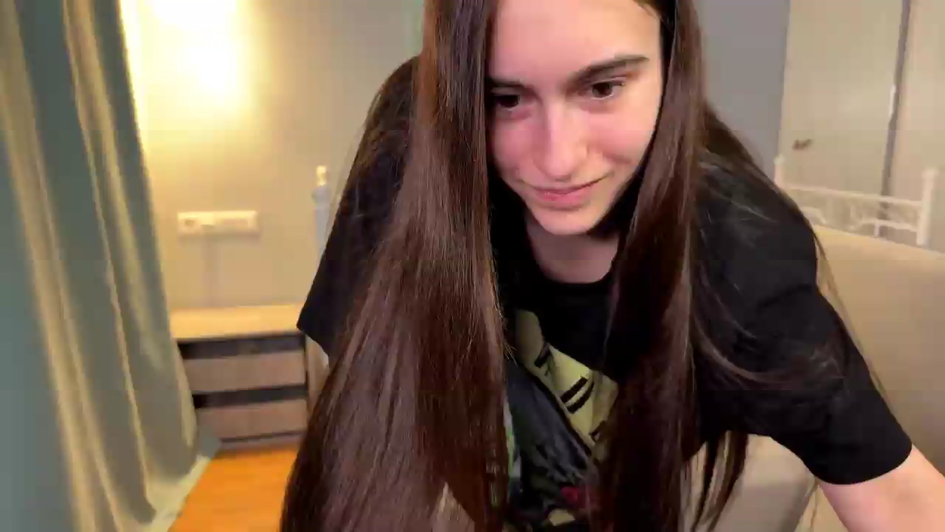 Gallery image thumbnail from ulohu's myfreecams stream on, 07/10/2026, 23:35 image 12 of 20