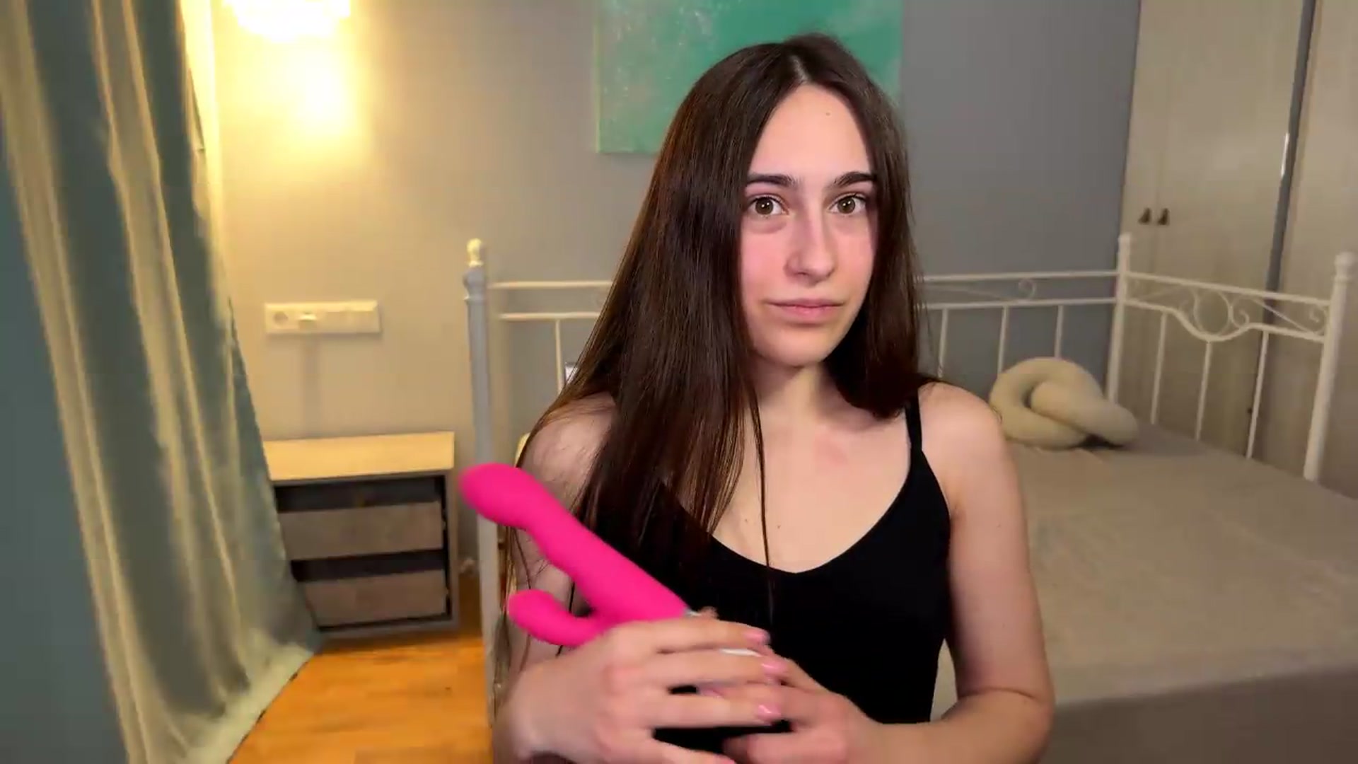 Gallery image thumbnail from ulohu's myfreecams stream on, 07/11/2026, 20:16 image 18 of 20