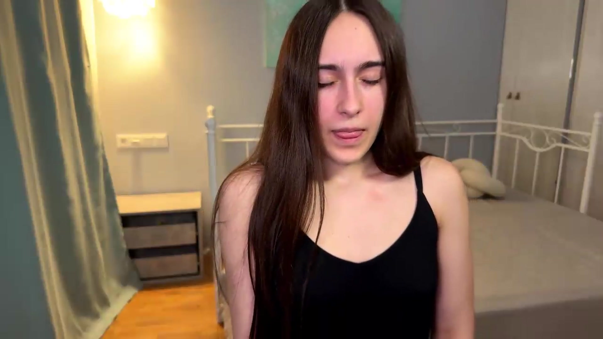Gallery image thumbnail from ulohu's myfreecams stream on, 07/11/2026, 20:16 image 19 of 20