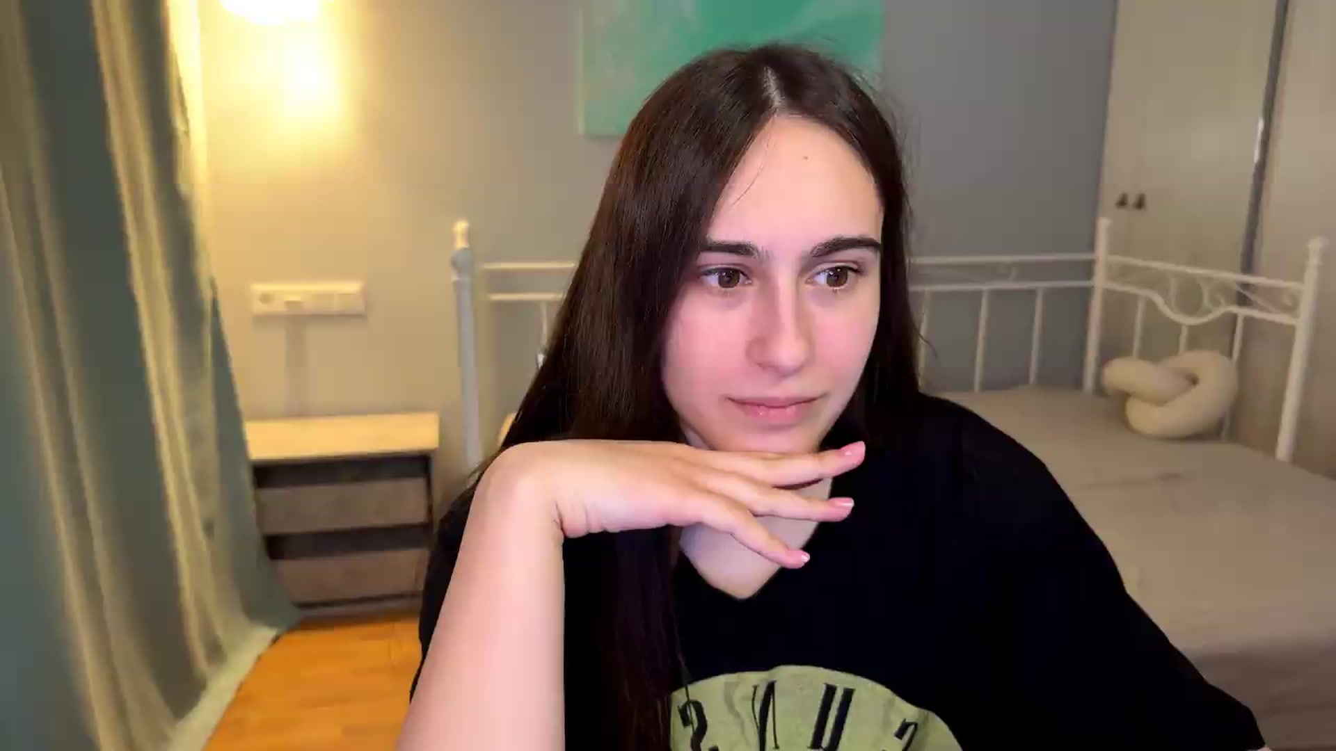Gallery image thumbnail from ulohu's myfreecams stream on, 07/12/2026, 19:48 image 19 of 20
