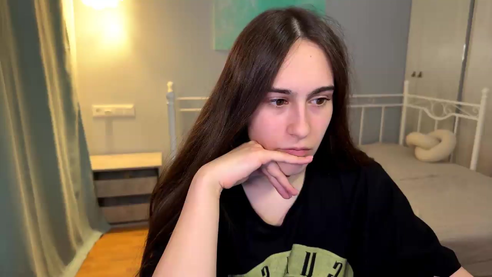 Gallery image thumbnail from ulohu's myfreecams stream on, 07/12/2026, 19:48 image 13 of 20