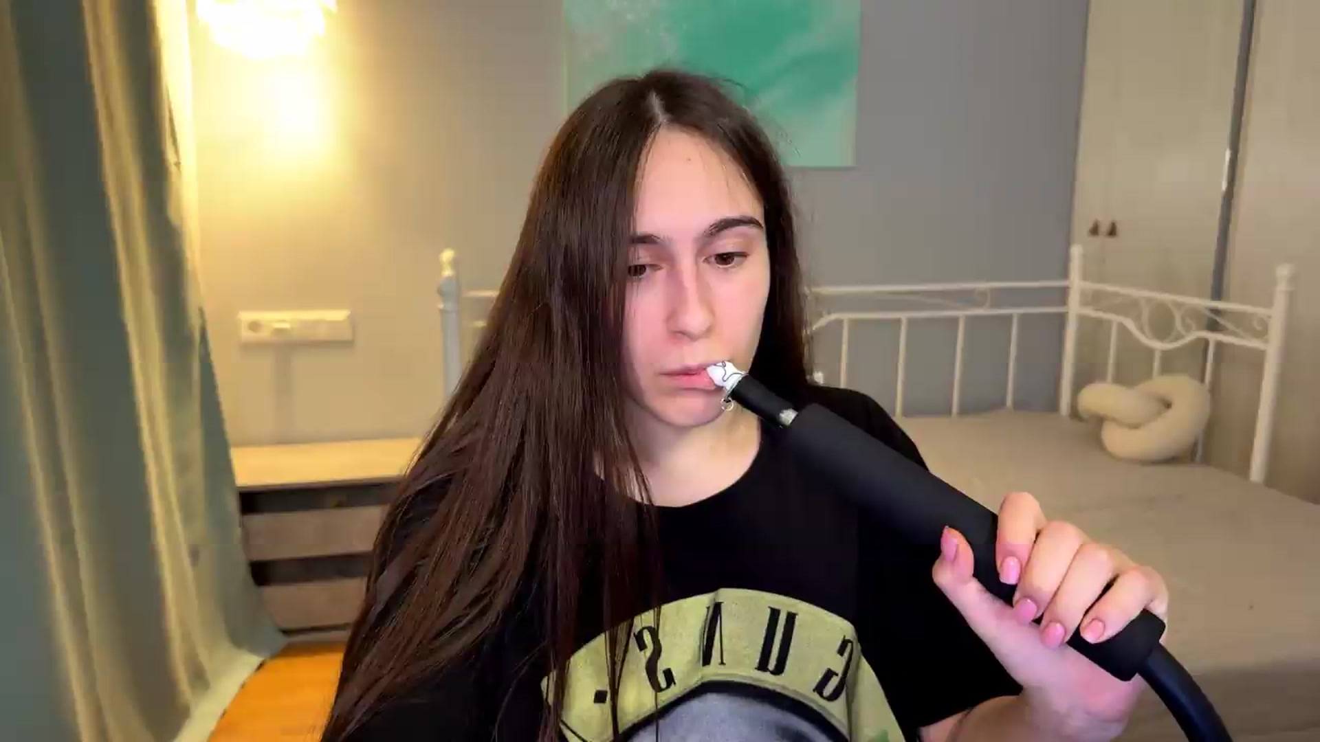 Gallery image thumbnail from ulohu's myfreecams stream on, 07/12/2026, 23:02 image 4 of 20