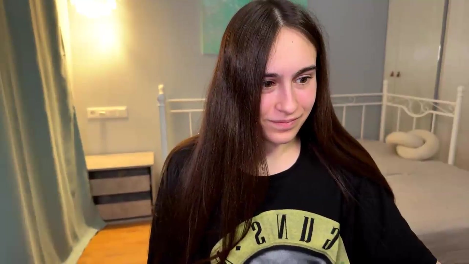 Gallery image thumbnail from ulohu's myfreecams stream on, 07/13/2026, 01:17 image 11 of 20