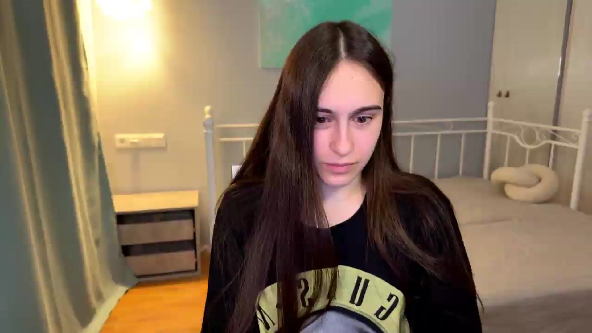 Gallery image thumbnail from ulohu's myfreecams stream on, 07/13/2026, 01:17 image 4 of 20