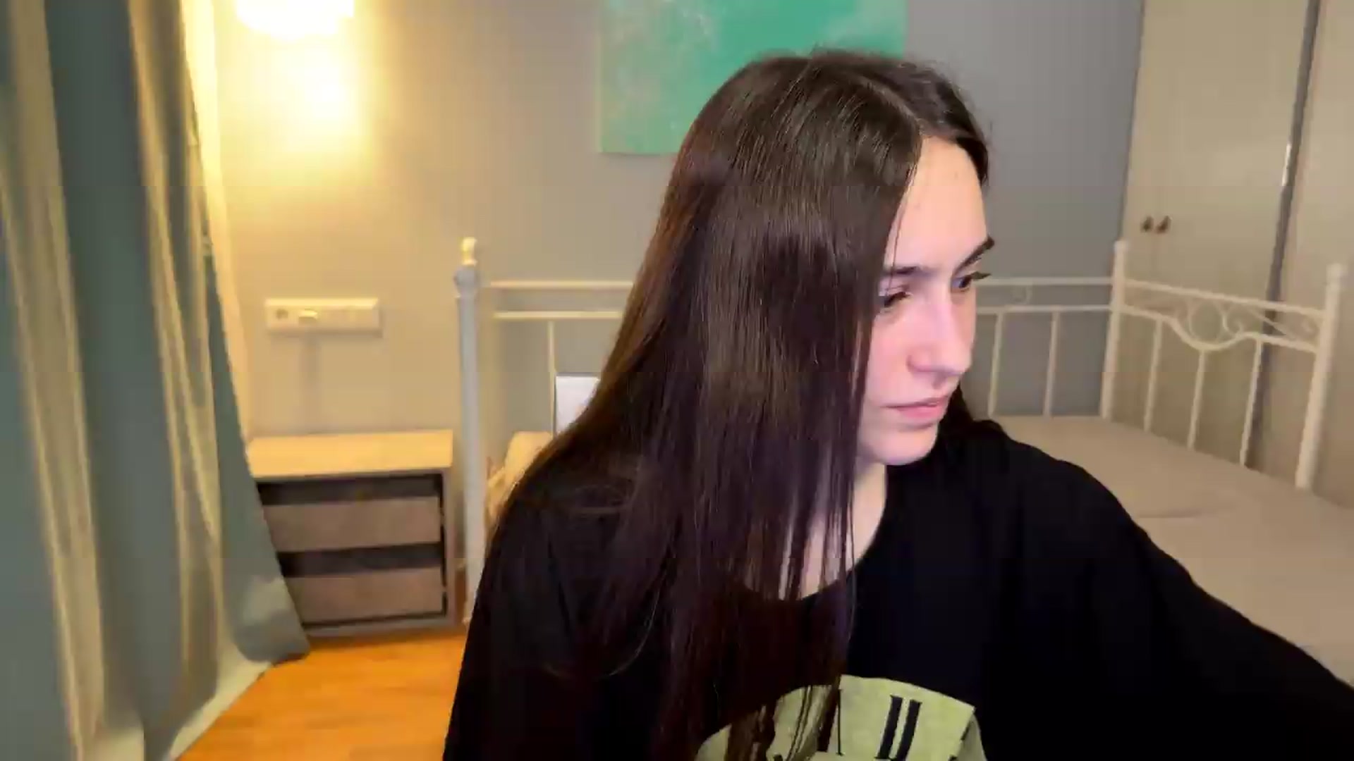 Gallery image thumbnail from ulohu's myfreecams stream on, 07/17/2026, 05:34 image 9 of 20