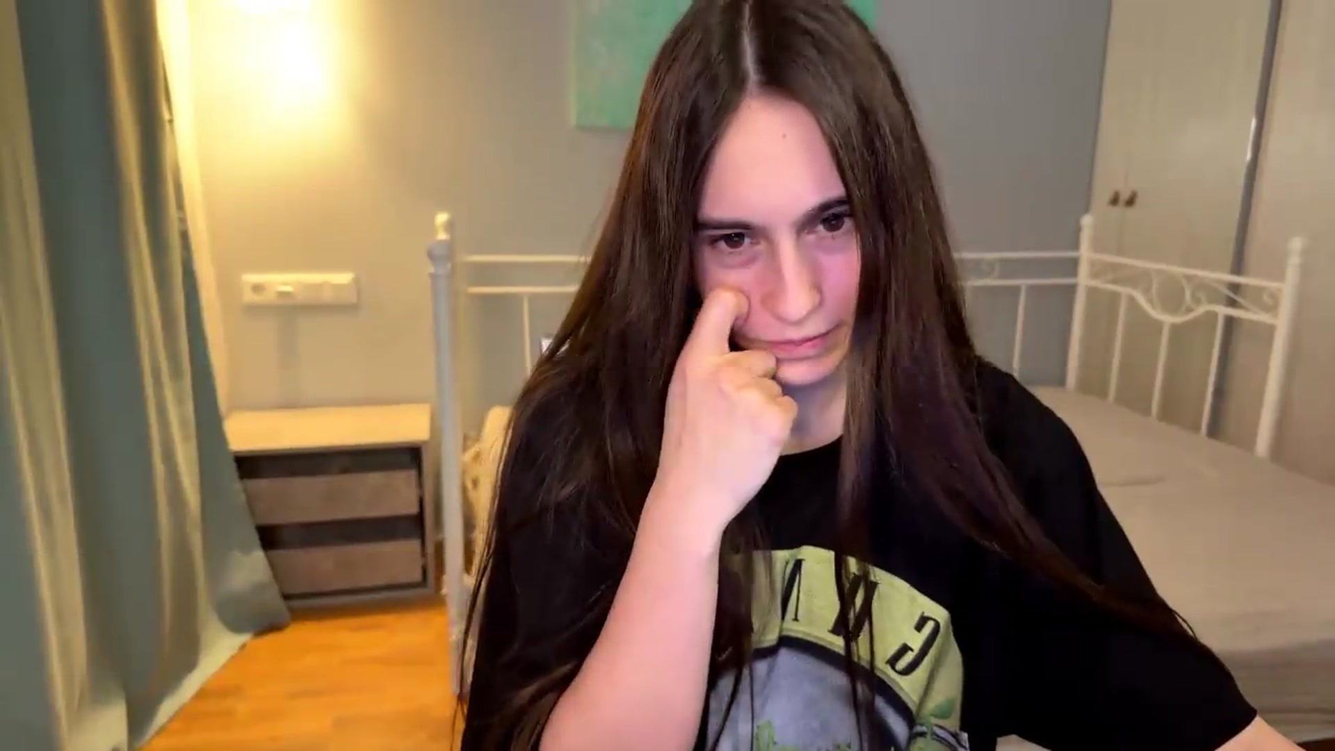 Gallery image thumbnail from ulohu's myfreecams stream on, 07/17/2026, 07:04 image 17 of 20