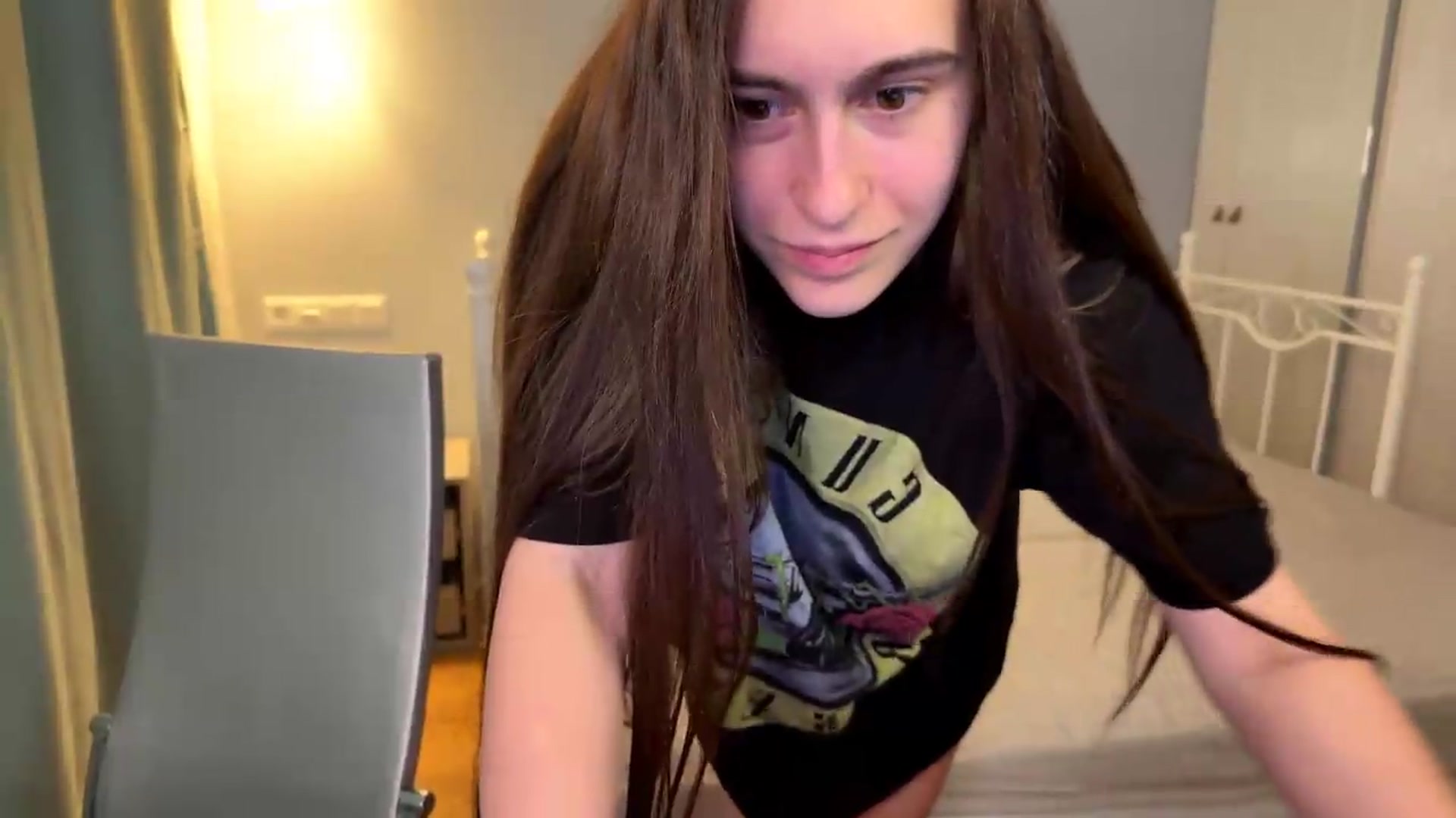 Gallery image thumbnail from ulohu's myfreecams stream on, 07/17/2026, 07:04 image 18 of 20