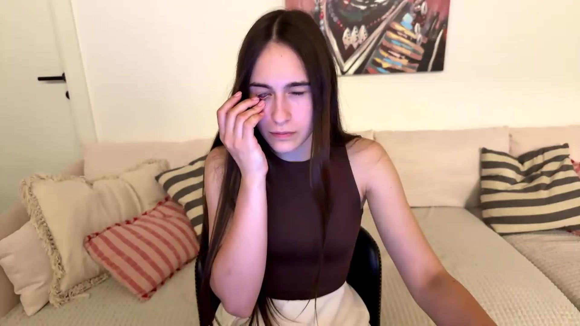 Gallery image thumbnail from ulohu's myfreecams stream on, 08/04/2026, 22:52 image 6 of 20