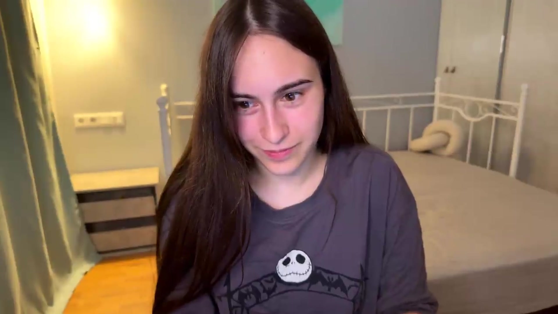 Gallery image thumbnail from ulohu's myfreecams stream on, 08/31/2026, 24:04 image 5 of 20
