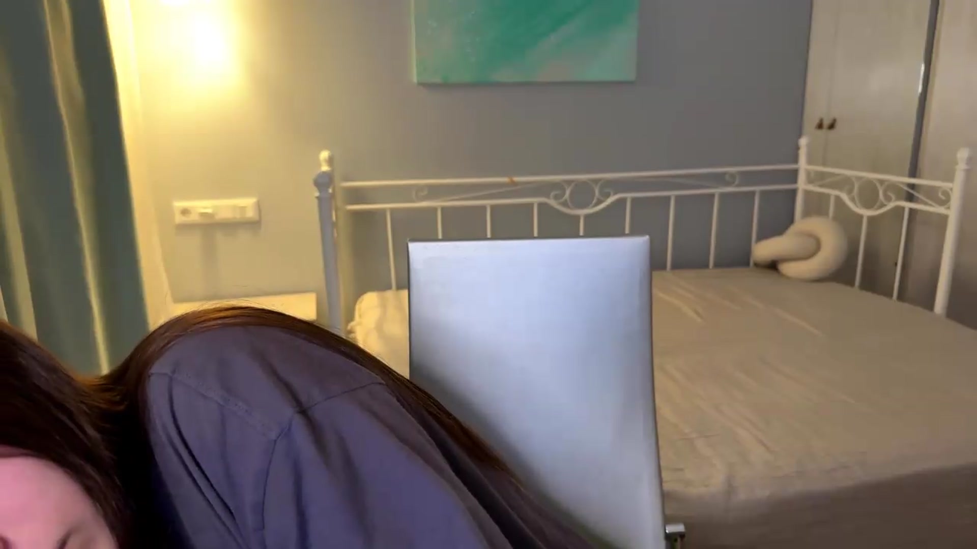 Gallery image thumbnail from ulohu's myfreecams stream on, 09/07/2026, 24:42 image 16 of 20