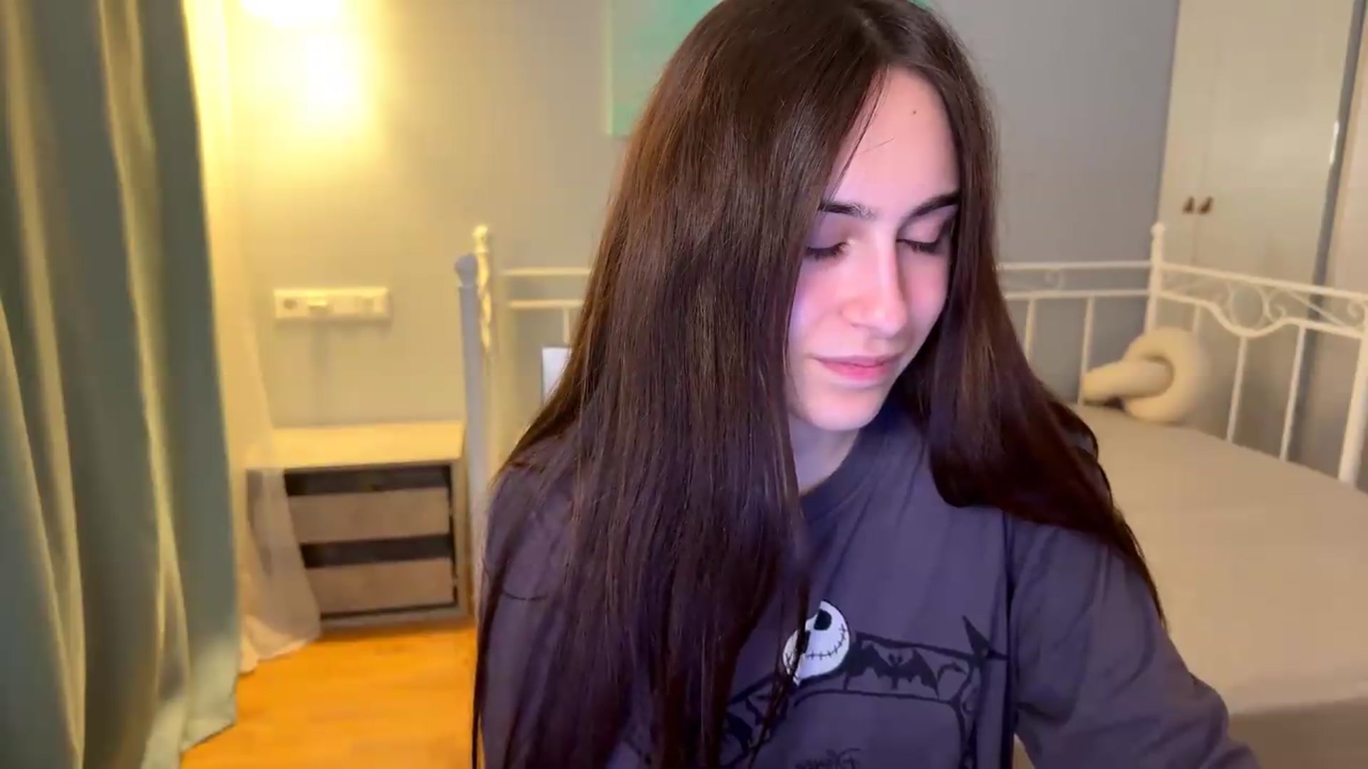 Gallery image thumbnail from ulohu's myfreecams stream on, 09/08/2026, 24:00 image 16 of 20