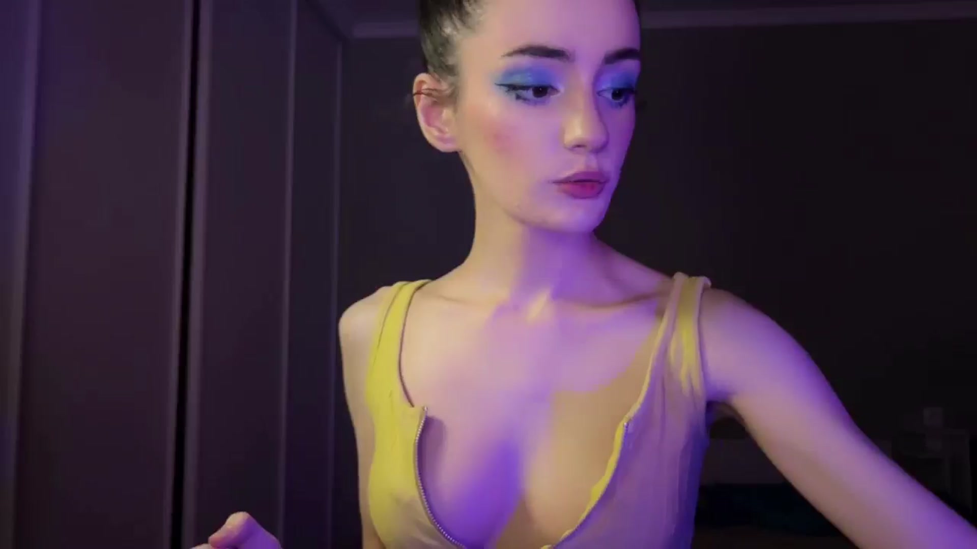 Gallery image thumbnail from unhollymeow's myfreecams stream on, 05/27/2024, 19:26 image 14 of 20